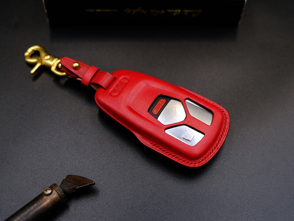 Mẫu bao da chìa khóa Audi Q5 màu đỏ của Cey Luxury