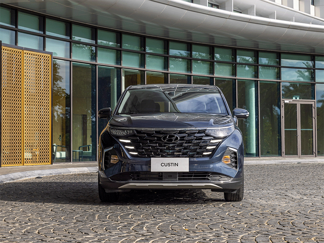 Phần đầu Hyundai Custin 2023